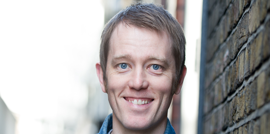 ALUN COCHRANE EMBARKS ON UK TOUR WITH (ME NEITHER)