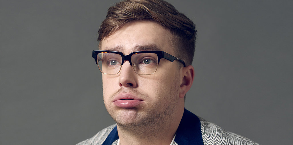 VOICE OF LOVE ISLAND, HOST OF CELEBABILITY AND STAND-UP IAIN STIRLING RETURNS TO THE EDINBURGH FESTIVAL FRINGE WITH BRAND-NEW SHOW U OK HUN? AHEAD OF NATIONWIDE TOUR