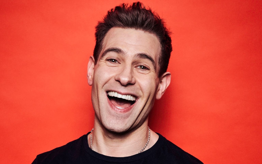 SIMON BRODKIN EMBARKS ON FIRST EVER TOUR AS HIMSELF WITH 100% SIMON BRODKIN