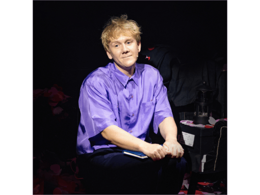 GROUND-BREAKING SHOWRUNNER AND COMEDIAN JOSH THOMAS ANNOUNCES DEBUT LONDON AND EDINBURGH FESTIVAL FRINGE RUNS WITH BRAND-NEW SHOW ‘LET’S TIDY UP’