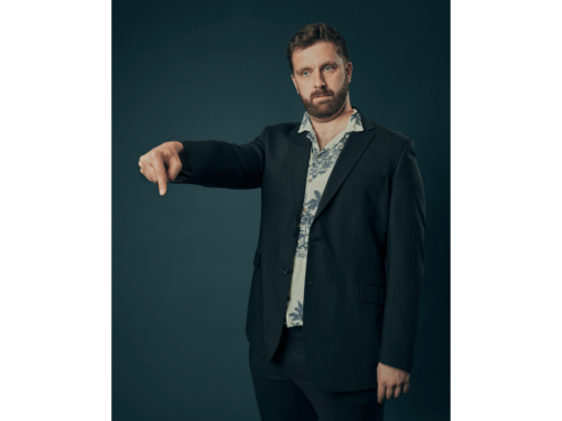 PIERRE NOVELLIE RETURNS TO THE EDINBURGH FESTIVAL FRINGE WITH TENTH HOUR, ‘YOU SIT THERE, I’LL STAND HERE’
