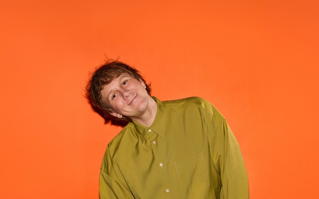 GROUNDBREAKING COMEDIAN JOSH THOMAS ANNOUNCES UK DATES FOR LASTEST STAND-UP SHOW ‘JIGGLE JIGGLE’ AS PART OF WORLDWIDE TOUR